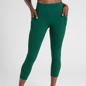 Athleta | EUC Salutation Stash Pocket Capri • Dragonfly Green
